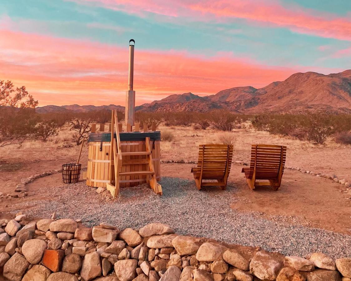 1 Minute To Joshua Tree National Park, Hot Tub, Stars, Private - The Wkndr Hébergement de vacances *