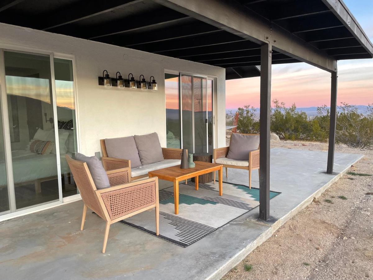 1 Minute To Joshua Tree National Park, Hot Tub, Stars, Private - The Wkndr